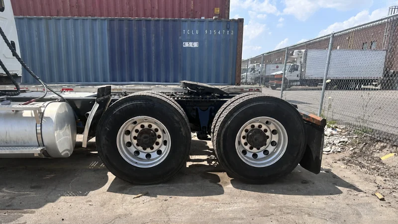Tandem drive axles on trucks